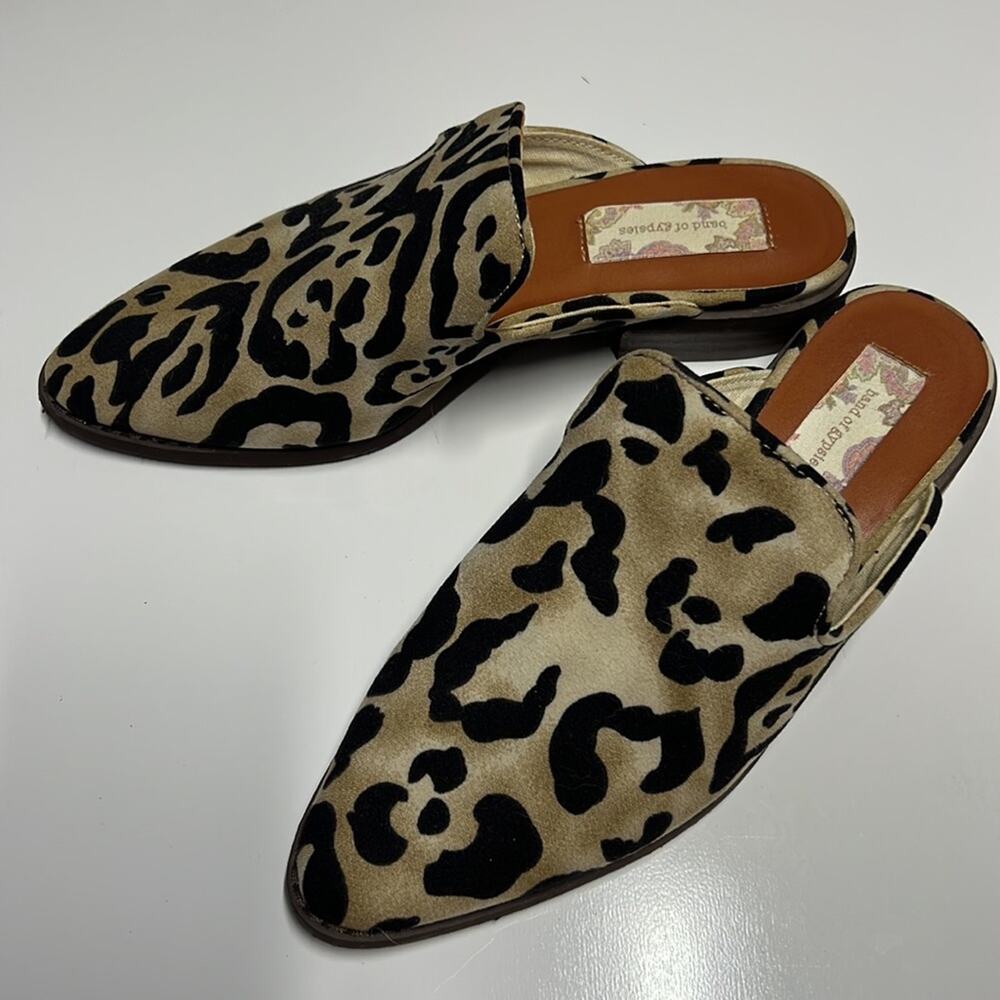Band Of Gypsies Skipoer Leopard Print Loafer Mule in Tan and Black
